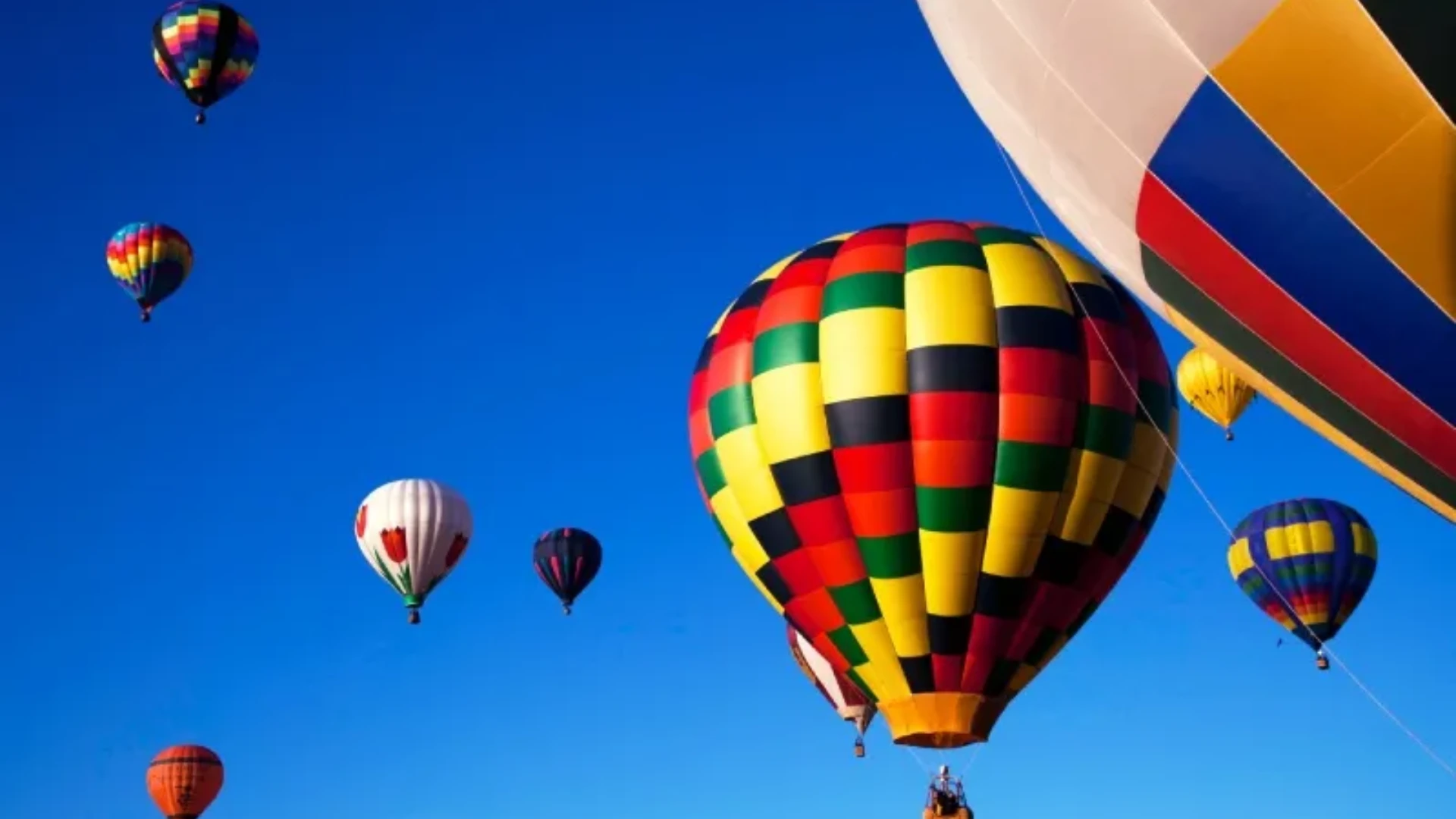 Hot Air Balloon in kashmir image 3