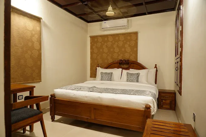 Cozy Classic Room