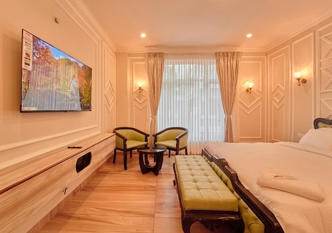 Deluxe Queen Suite