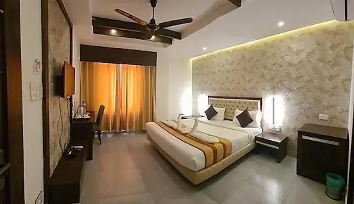 Honeymoon Suite