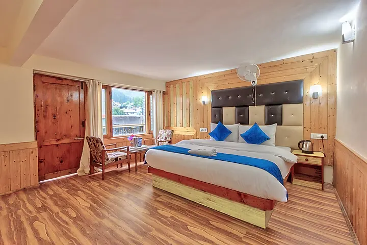 Deluxe Mountain View Room