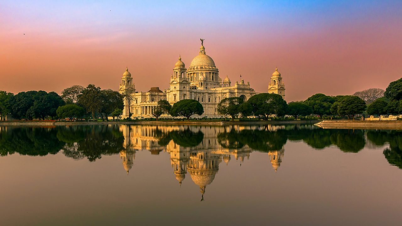 Kerala Backwaters &amp; Hill Station Delight – 6 Days / 5 Nights